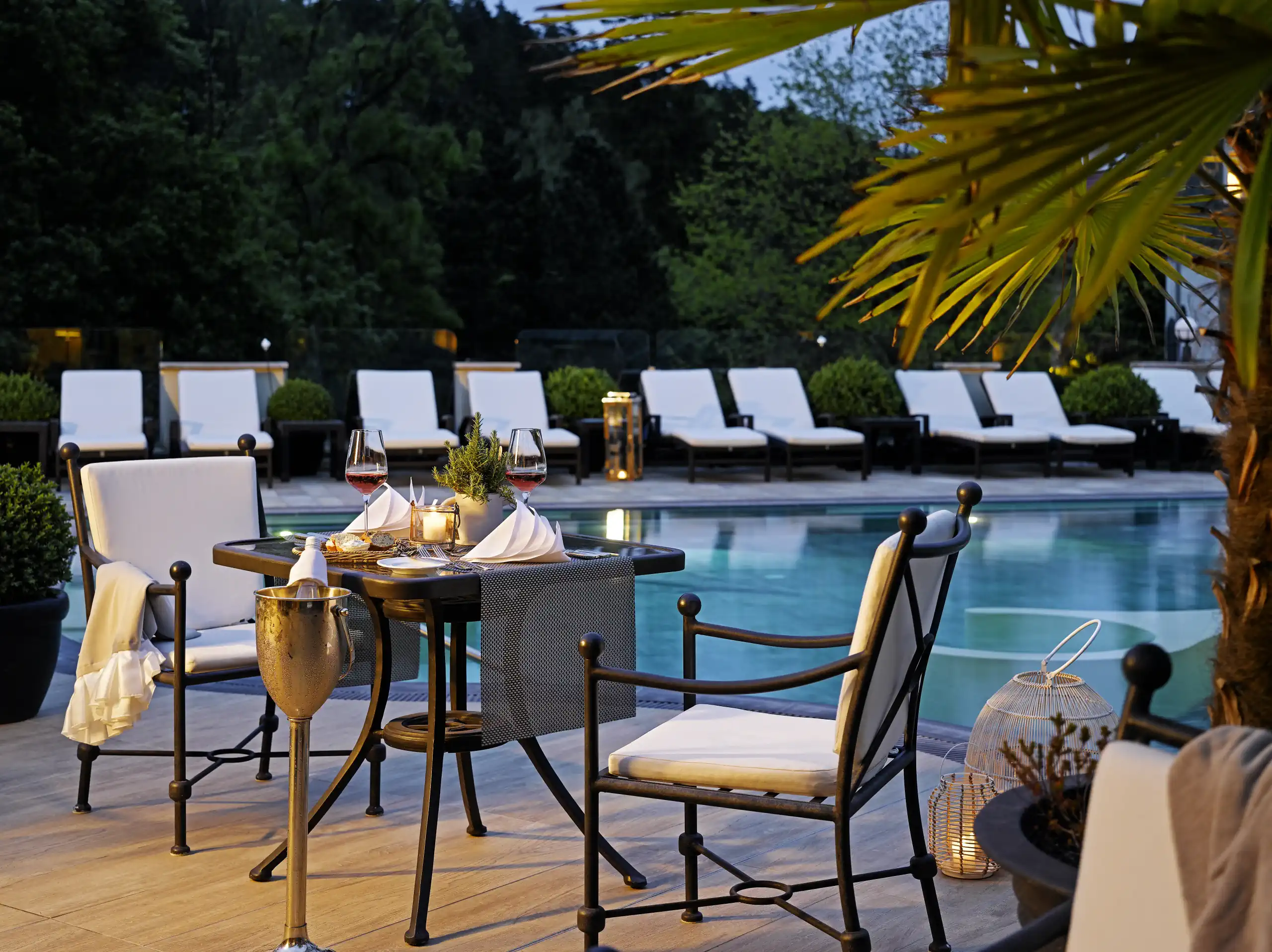 Wellnesshotel-Romantischer-Winkel-_Candle-Light-Dinner am Pool__Fotograf Lembkel--024-18