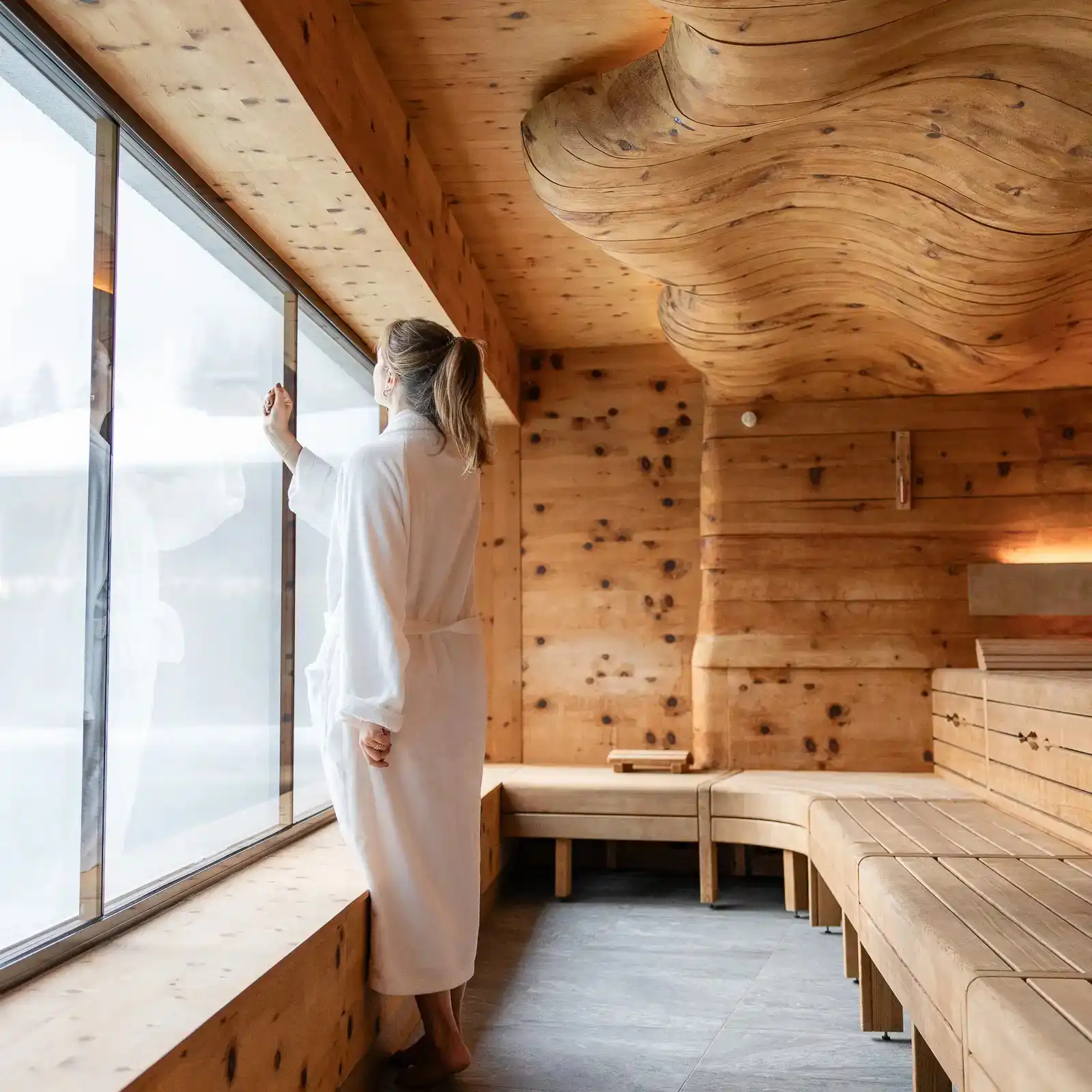 Zirbensauna · 90 Grad · Luftfeuchtigkeit 10 % · Textilfrei Ja · im Wellnesshotel Nesslerhof  · Salzburg · Österreich