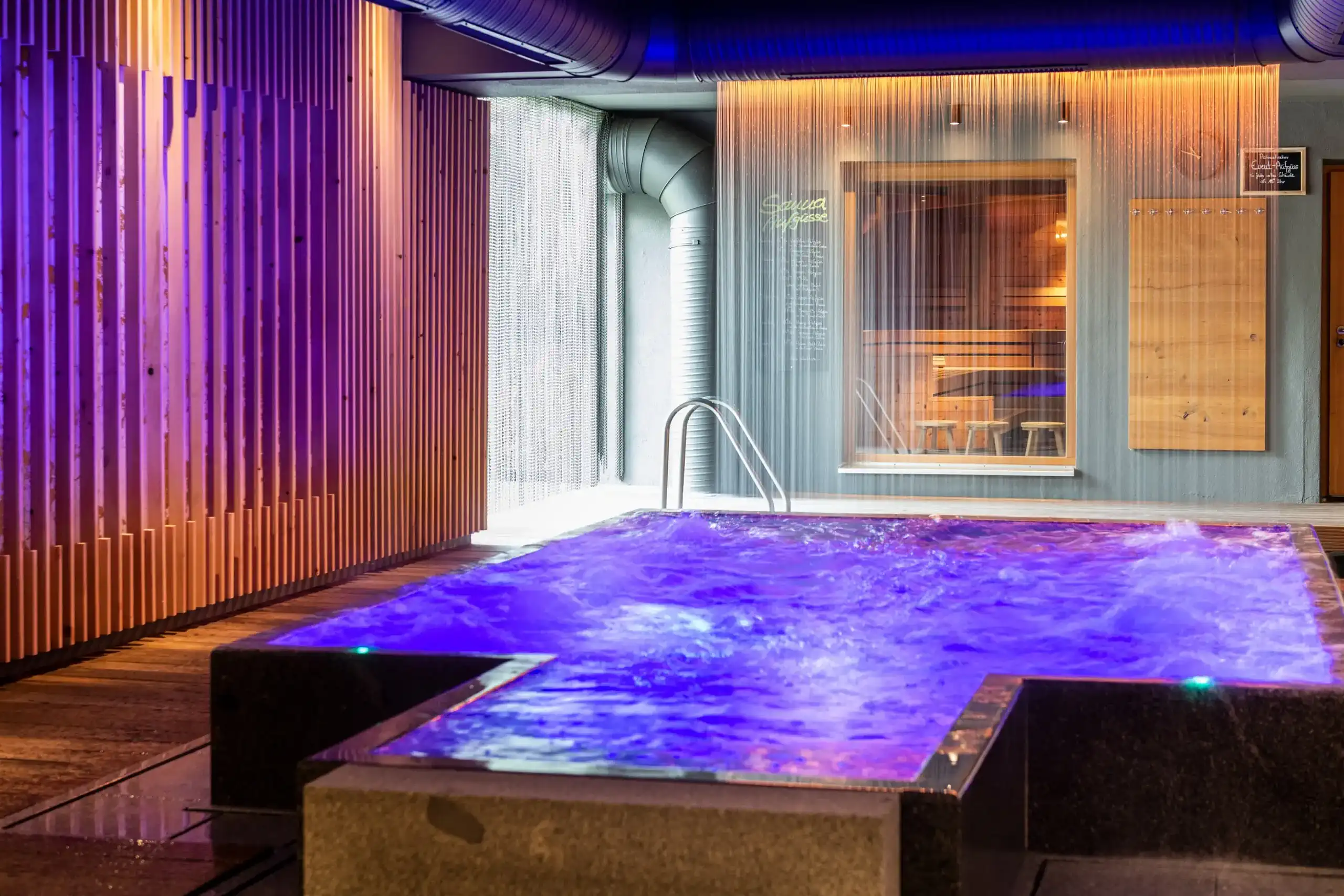 Wellnesshotel-Bodenmaiser-Hof-Pool-004_(1)