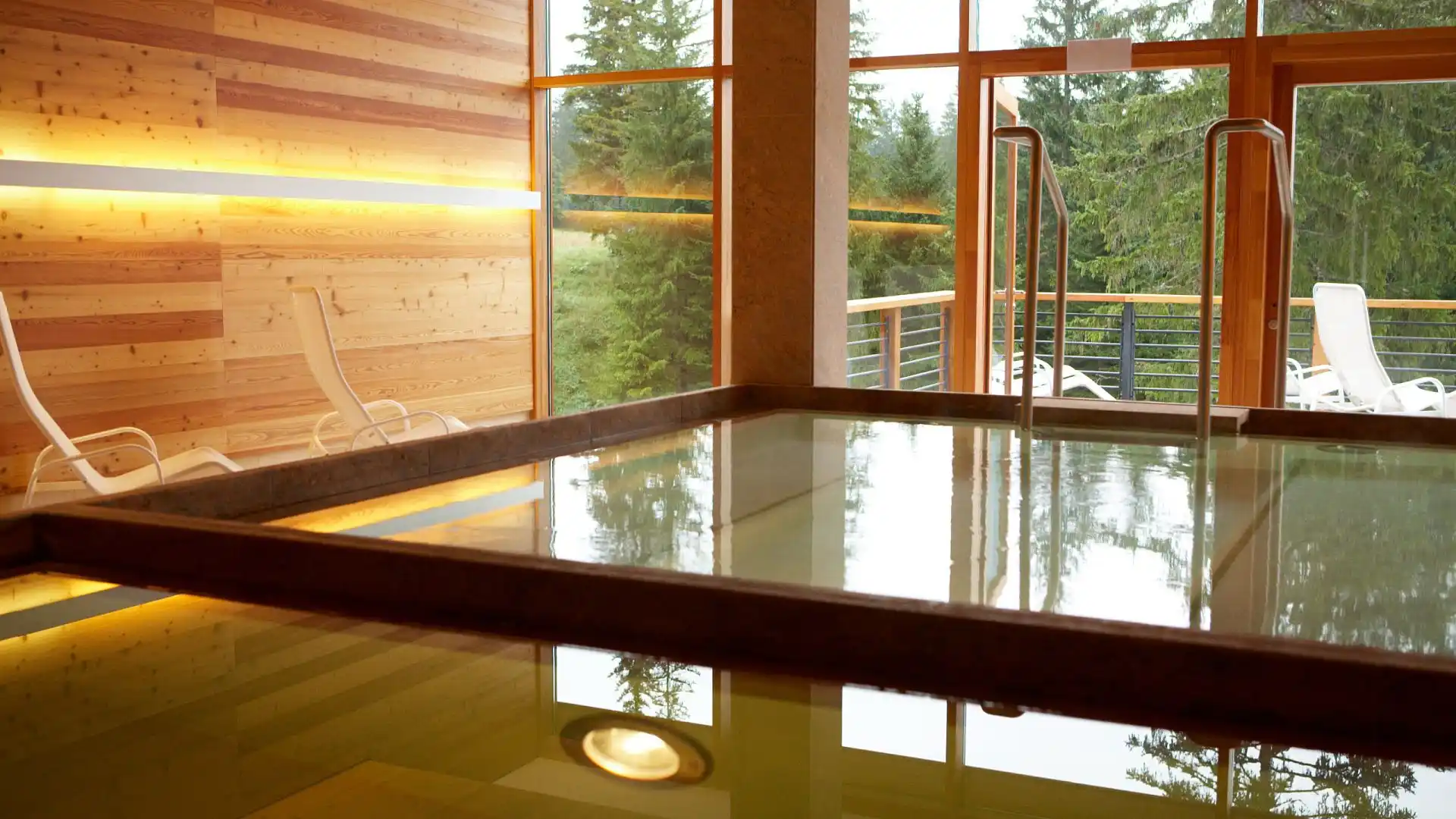 Hot Pool / Warm-Becken Sauna · 35 °C · 12 m² Wasserfläche · Beheizt Ja · im Wellnesshotel Kranzbach · Bayern · Deutschland