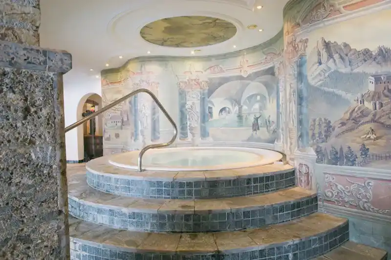 Innen Whirlpool · 36 °C · nicht veröffentlicht · Beheizt Ja · im Hotel Klosterbräu · Tirol · Österreich