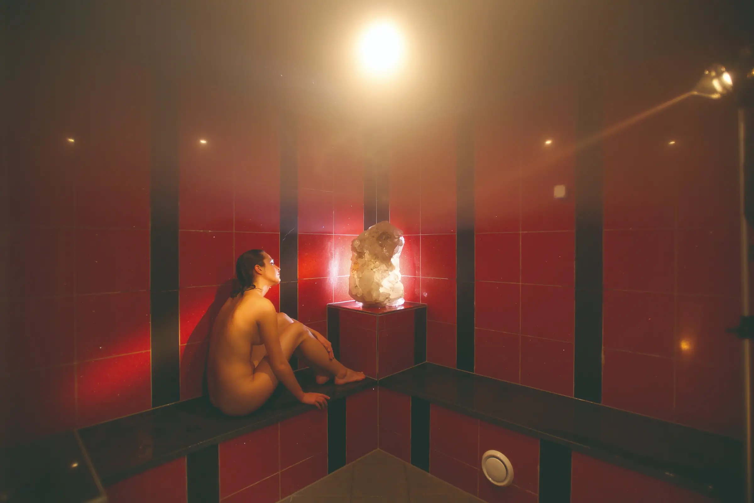 Kristall Dampfsauna · 40–45 °C · Luftfeuchtigkeit 80–100 % · Textilfrei Ja · im Wellnesshotel Bodenmaiser Hof  · Bayern · Deutschland