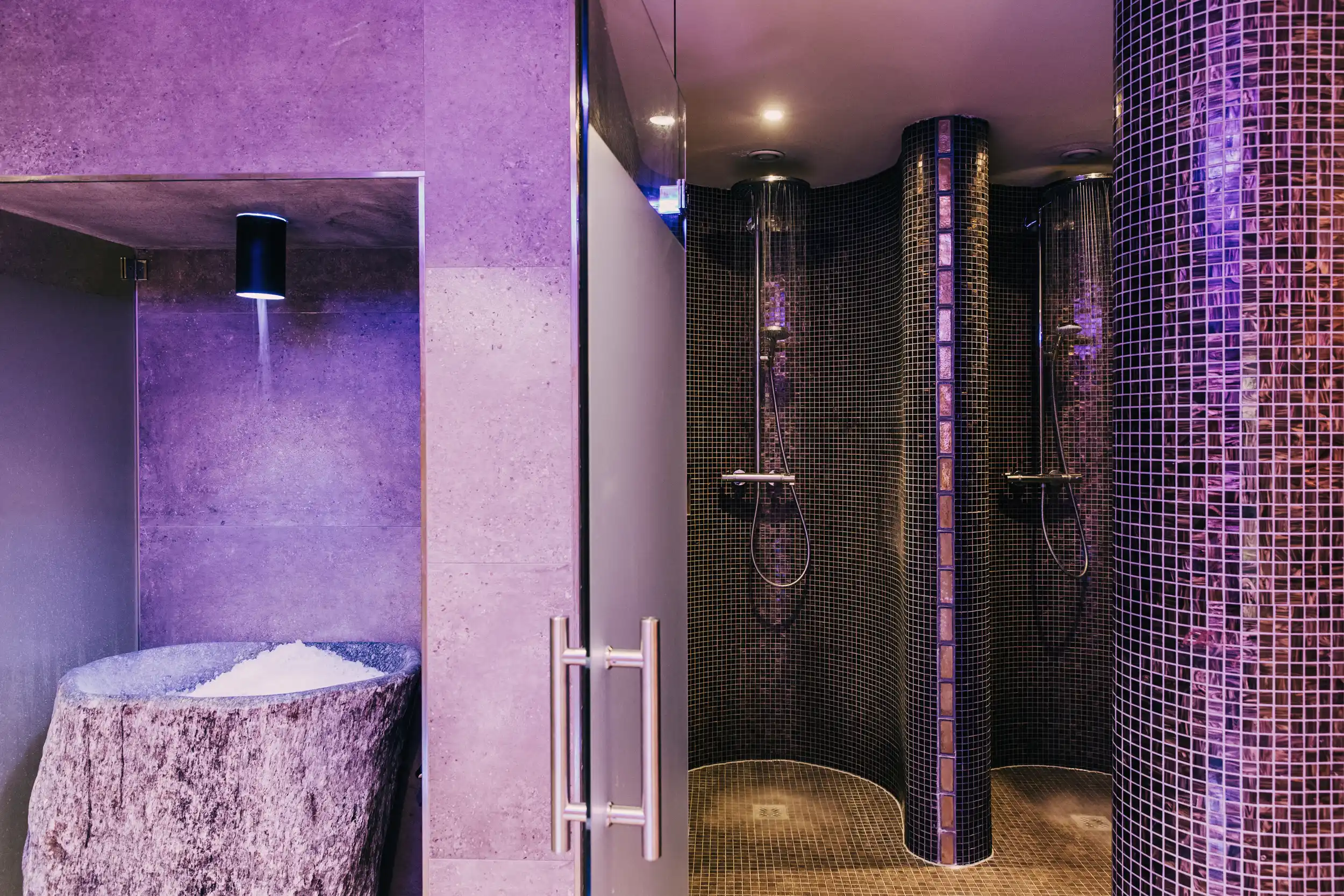 Infrarot Kabinen · 35–40 °C · Luftfeuchtigkeit ca 10 % · Textilfrei Ja (Adults Only 16+) · im Hotel Klosterbräu · Tirol · Österreich