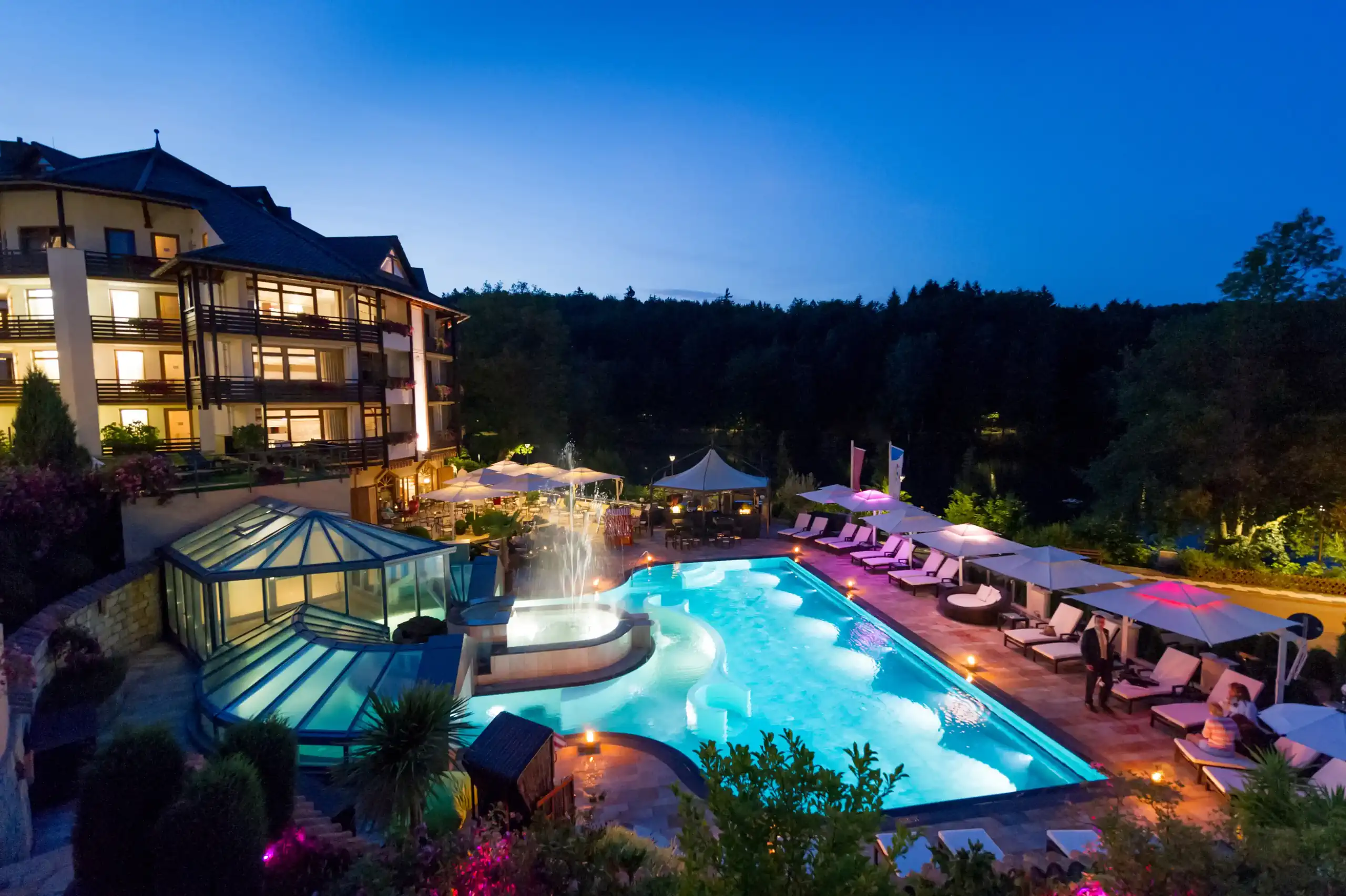 Wellnesshotel-Romantischer-Winkel-_Blick auf Auenpool Laguna SPA Abend II_Copyright__ro-fotografiel--022-16