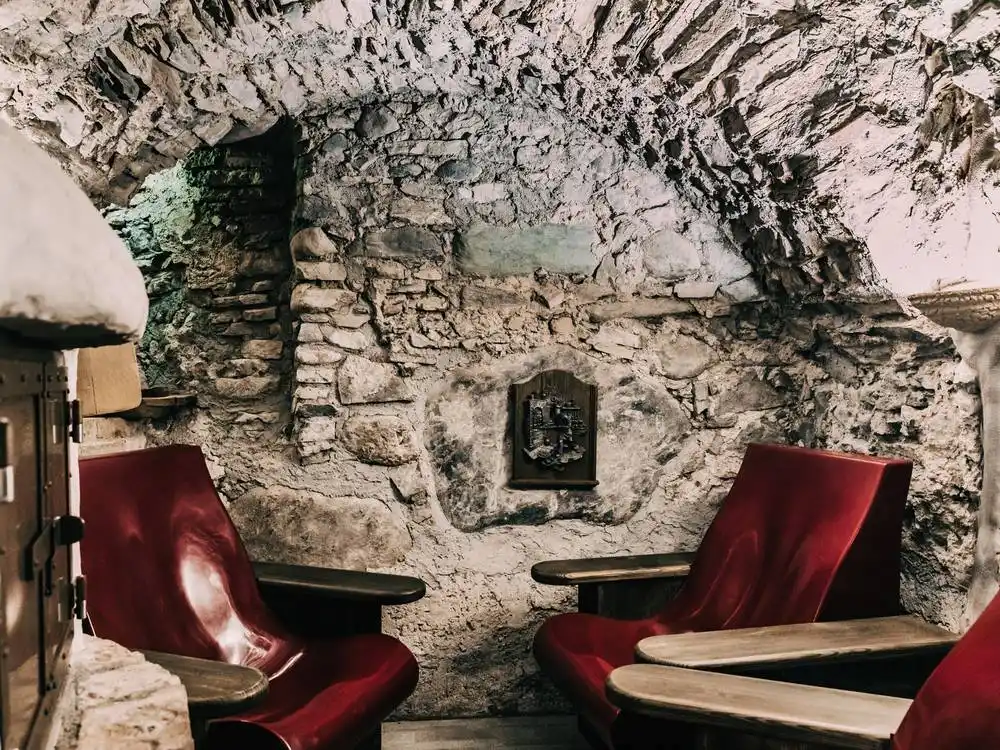 Brotbacksauna · ca 35 °C · Luftfeuchtigkeit ca 10 % · Textilfrei Ja (Adults Only 16+) · im Hotel Klosterbräu · Tirol · Österreich